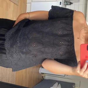 Söt topp❤️ - Säljer för att den är lite lång i kroppen för mig (160 lång ) ❤️‍🔥 köpt secondhand för 120 säljer för 80 kr ❤️‍🔥