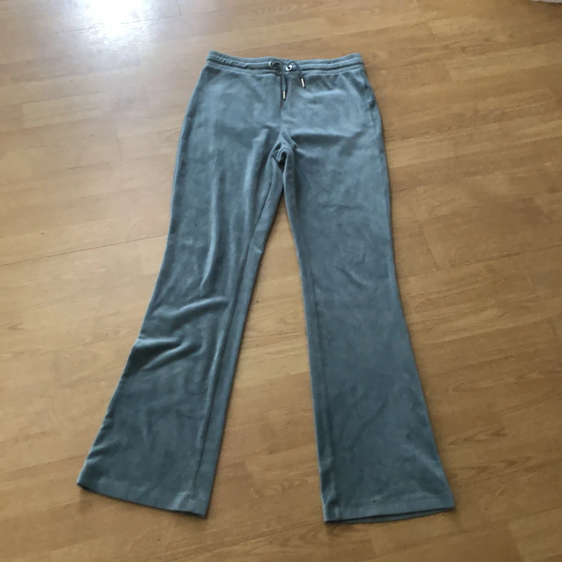 Ett par fina gröna mjukisbyxor i bra skickđ