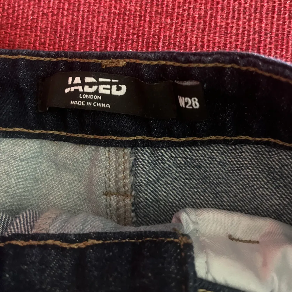 Helt nya baggy jeans från Jaded London! Nya jeans som aldrig använts. Storlek 28W. . Jeans & Byxor.