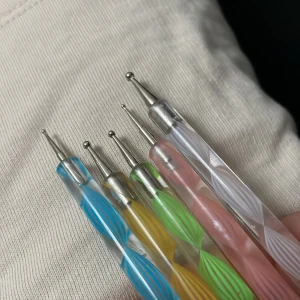 Nagel redskap  - Fem olika nagel redskap för att skapa fina designs på naglarna:)