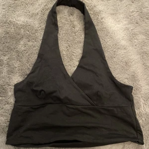 Halterneck topp - Använd men som ny