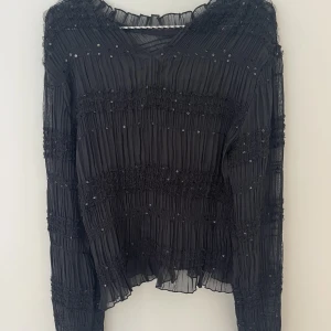 Svart blus - Supersnygg slutsåld blus från Nelly 🤍