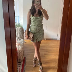 Klänning - Använd 1 gång