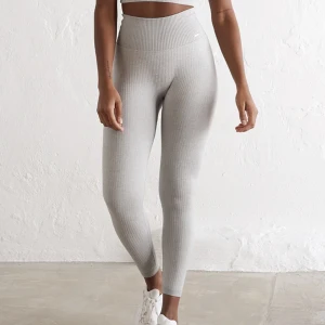 Ribbade träningsbyxor aimin  - Ribbade träningsbyxor från Aimn, slutsålda och näst in till oanvända🫶🏼