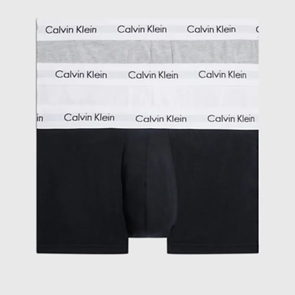 Säljer dessa helt nya och oanvända Calvin Klein kalsongerna åt min pojkvän. Dessa har inte kommit till användning och de är fortfarande i forpackningen. Skriv gärna för mer info ❤️. Övrigt.