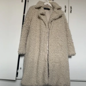 Faux Fur Kappa - En present som aldrig kom till användning. Perfekt skick i storlek S!🩵