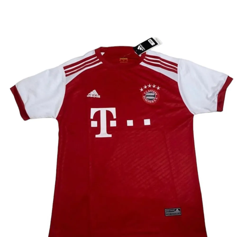 Bayern fotbollströja . T-shirts.