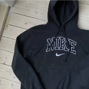 Nike hoodie  - Lånade bilder, betalning sker via swish och köparen står för frakt 