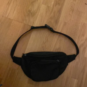 En midjeväska som är 9/10 skick - Jag säljer pga har fått en ny och har ingen användning av den 