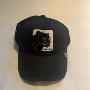 Panther keps  - Har inget kvitto, gåva från en vän. Ser fin ut, inga konstigheter. Äkta.