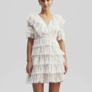 Studentklänning - Säljer min Ny Malina klänning som endast är använd en gång, nyköpt för 2500kr.