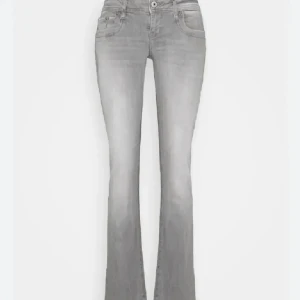 ltb jeans (söker!!)  - söker dessa jeans i storlek 25-26/30-32 kan tänka mig att betala bra!!  skriv gärna till mig om du säljer dom eller även liknande💕💕