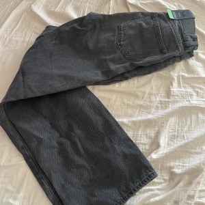 Jeans från monki  - Ett par oandvända jeans från monki