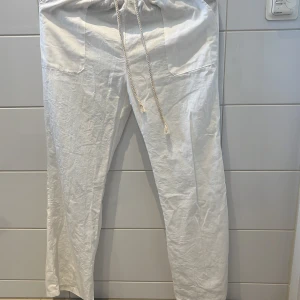 Linnebyxor  - Mellan hög midja, bra skick , Stockholm stil 