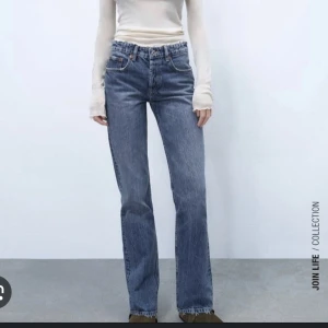 mid rise zara jeans - Säljer mid rise jeans från zara i den mörkare färgen, storlek 36! 💕