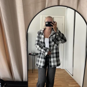 Jacka - Rutig jacka. Storlek XS/S