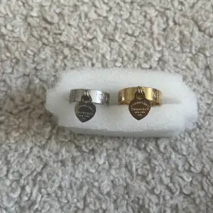 Säljer jätte fina Tiffany co ring som jag fick i present inte riktigt min stil så säljer för billigare pris för jag inte har lådan till den osv! Har haft i några månader säljer pga jag inte haft  användning   😄1500kr styck