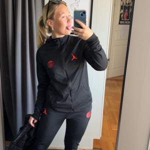 Säljer min PSG x Jordan dress. Nyskick. Storlek XS/S.   Priset är diskuterbart. 