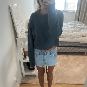 Stickad tröja - Stickad Croppad tröja från zara. Nyskick