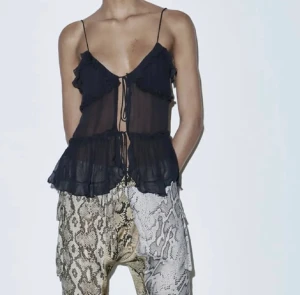 Zara linne  - Säljer mitt zara linne pågrund av att det inte kommer till användning❤️den har inga skador och är som ny 