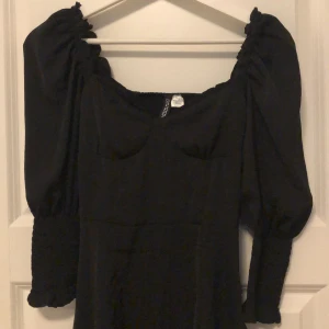 Svart klänning - Säljer, jätte fint skick, fråga för bättre bilder