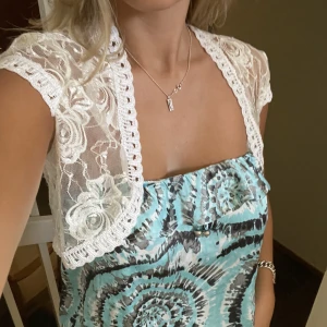 Super fin spets bolero - Världens snyggaste spets bolero i storlek S. (billigare frakt genom ”köp nu”)