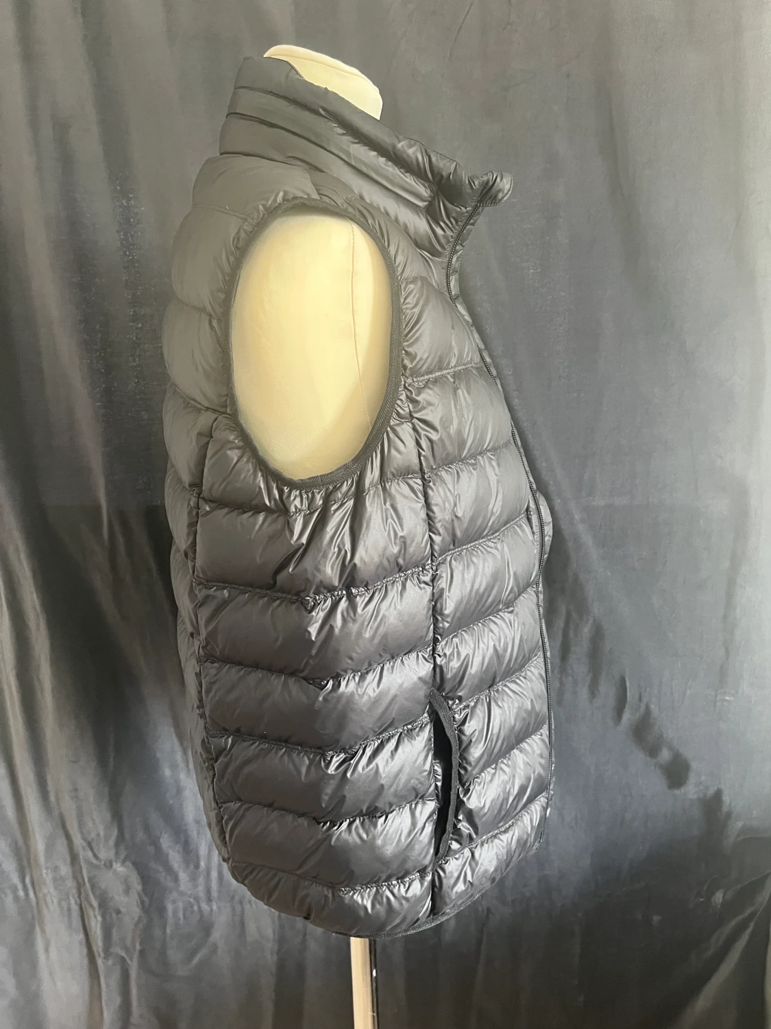 Tunn täckväst från EA7 - 90