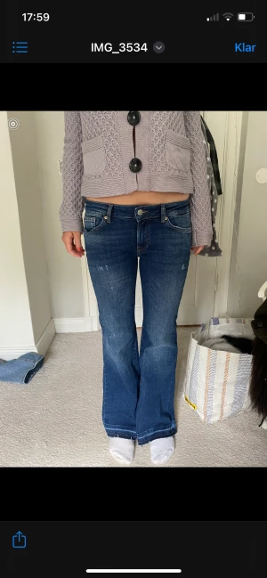 Lågmidjade jeans - Super fina lågmidjade jeans i mörk🦋