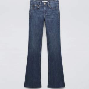 Säljer dessa helt oanvända zara jeans i storlek 36 som tyvärr var för små för mig, skulle säga att dom passar en 34. buda från 200kr + frakt❤️