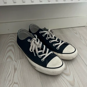 Converse - Säljer dessa superfina converse som är andvända några gånger💞köp direkt för 250kr, frakt står köparen för
