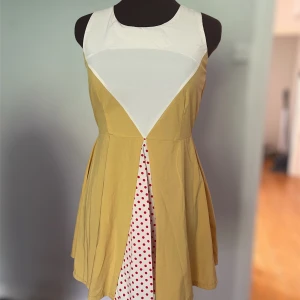 Kort klänning  - Alla kläder är första hand från M&N Shop. 👗 📌Denna klänning finns i 4 olika färg.  🌟Hör av er för mer bilder.  👗väldig fint tyg och sköna 