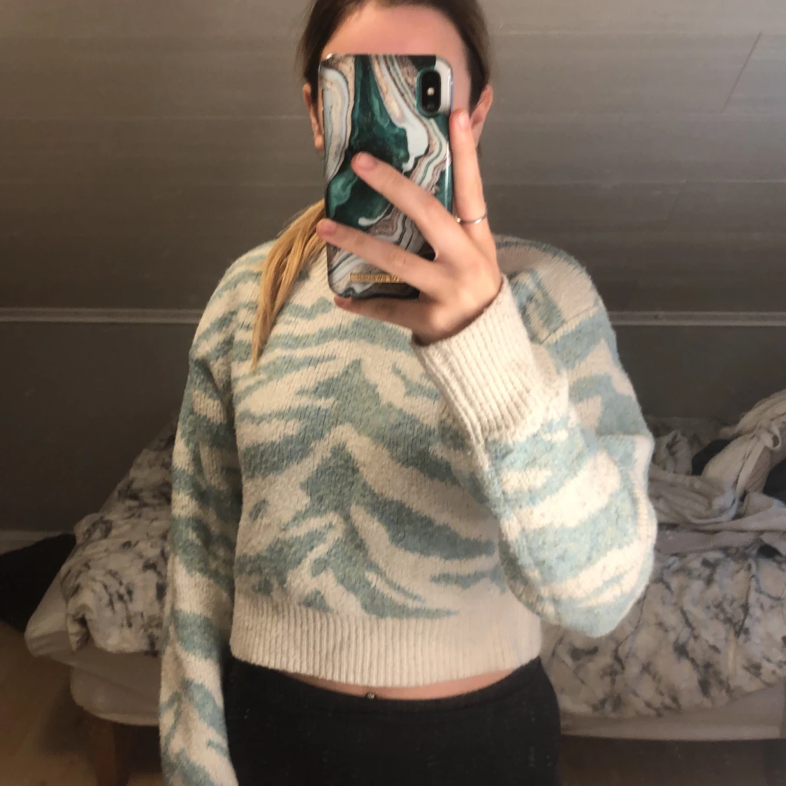 Stickad mönstrad tröja 