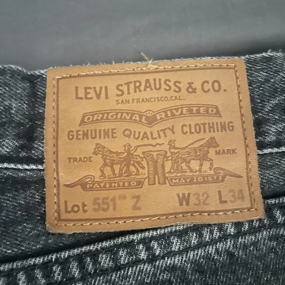 Levis jeans 551 Z raka Stlk: 32,34 Lite använda Säljer för att de inte passar längre.. Jeans & Byxor.