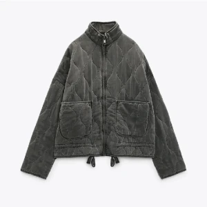 Intressekoll - Intressekoll på denna så fina jackan från zara! Kolla gärna in mina andra annonser också, säljer mycket fint