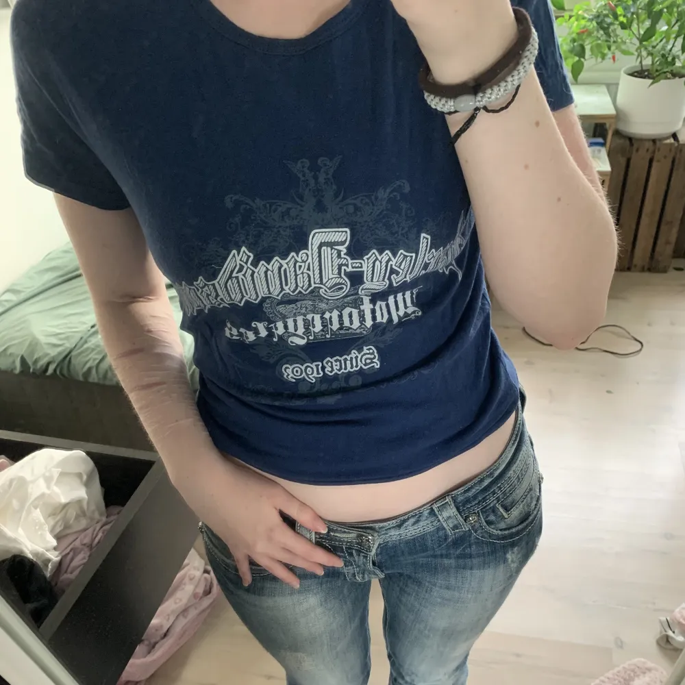 jag säljer denna fina harley t-shirten. den är i fint skick och är lite uppvikt i bilderna💕storlek M möjligtvis S beroende på passform❣️. T-shirts.