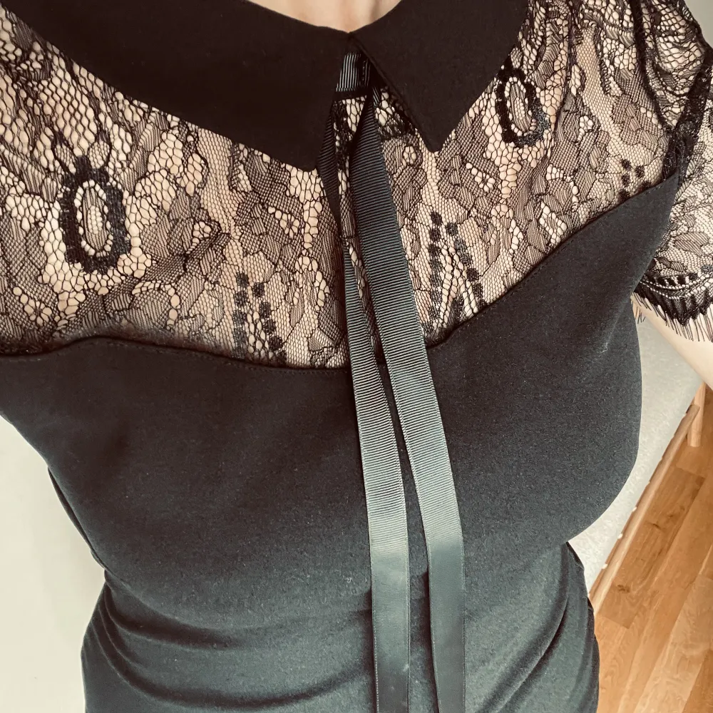  Black dress with a beautiful Lace. Klänningar.