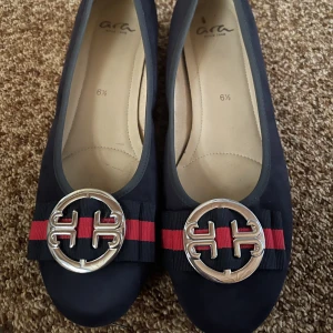 Ballerinaskor - Fina 🙃🙃🙃🙃 ballerinaskor märket Ara. Använda av mig vid väldigt få tillfällen.  Nypris cirka 700 kronor  Överlag väldigt bekväma och sanna till storleken 🙏