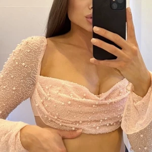 Rosa pearl top  - Baby rosa crop top använd en gång  Super söt och fin stl S  