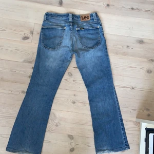 Jeans - Snygga lee jeans men ganska korta ben. 