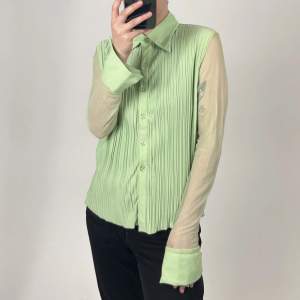 70s skjorta med mesh ärmar i grönt 🧚🏻‍♀️