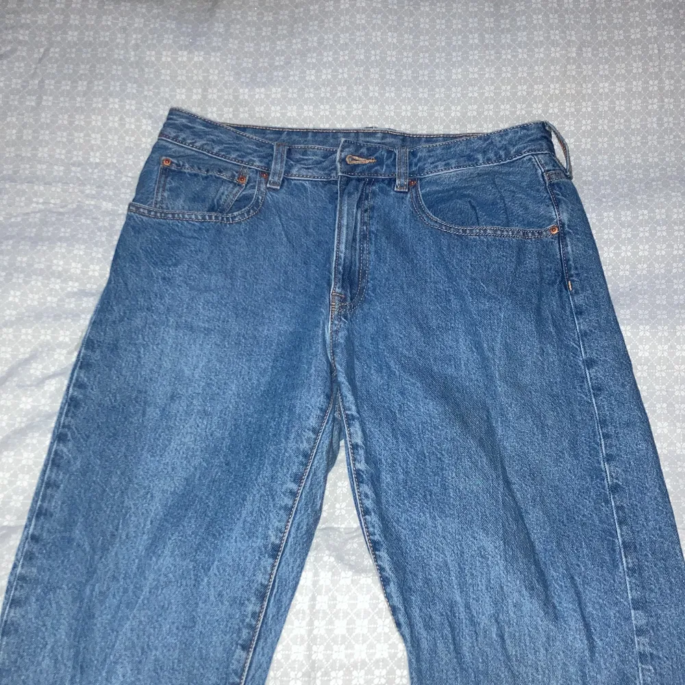 Snygga straight leg jeans i storlek L Från Vailent och i bra skick Skriv för mer bilder/info 🫶. Jeans & Byxor.