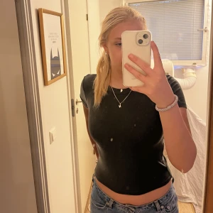 T shirt  - En t-shirt från zara som bara har andvänts hemma så fint sick