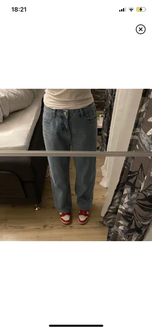 Jeans - säljer dessa jeans eftersom jag inte använder dom längre. Inga defekter💘