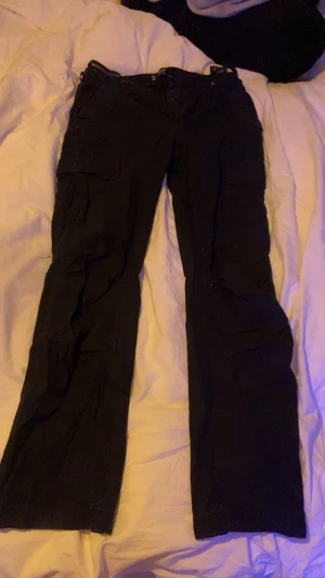 Svarta cargos - svarta cargos ifrån brandit. Köpta ifrån emp för 700-800kr