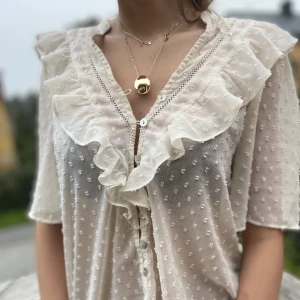 Fin zara blus  - Säljer jättefin blus ifrån zara❤️använd fåtal ggr