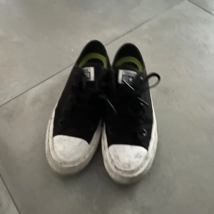 Låga svarta converse  - Låga svarta converse 