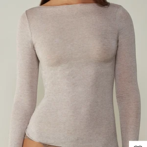 Intimissimi  - Säljer denna med några skador  för 250+frakt hör av er ifall ni är intresserad så kan jag skivka bild på skadorna ovkså