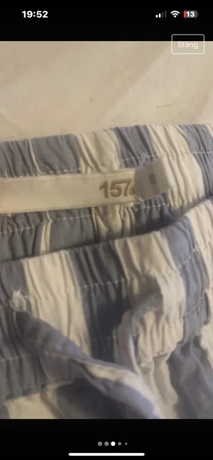 Kostym/pyjamas byxor  - Säljer dessa oanvända byxor från lager 157. Nya. Och bara testad 1 gång. Köpt för kanske 150kr typ mitt pris 100kr 