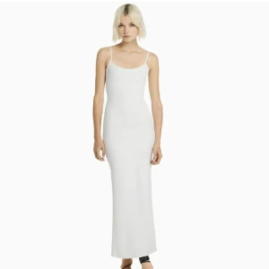 Skims klänning - Skims dupe från Bershka. Strl M men passar även S med större byst. 150kr 