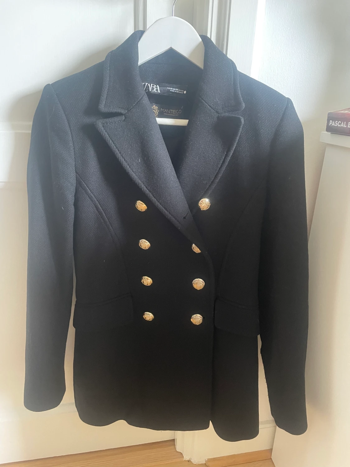 Snygg svart skepparjacka 